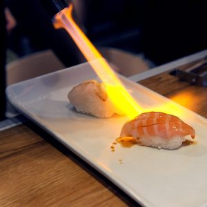Flamberad lax Sushi Room